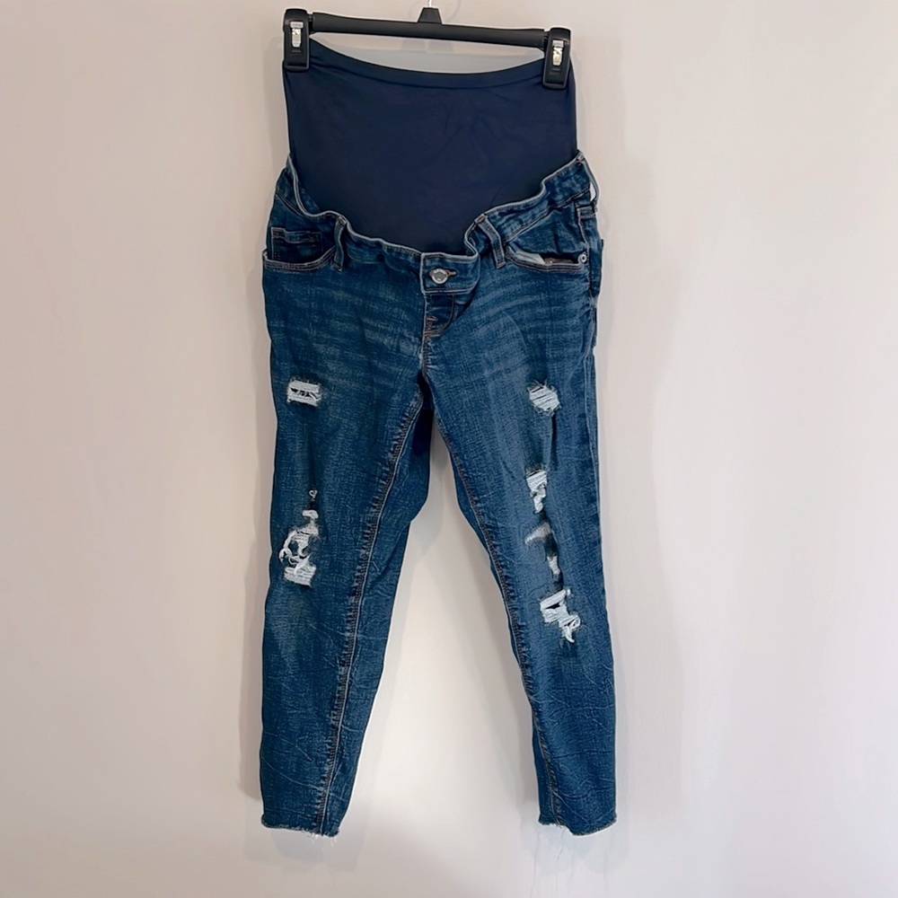 Maternity 6 SHORT Old Navy Full Panel Distressed Jeans with Button Closure